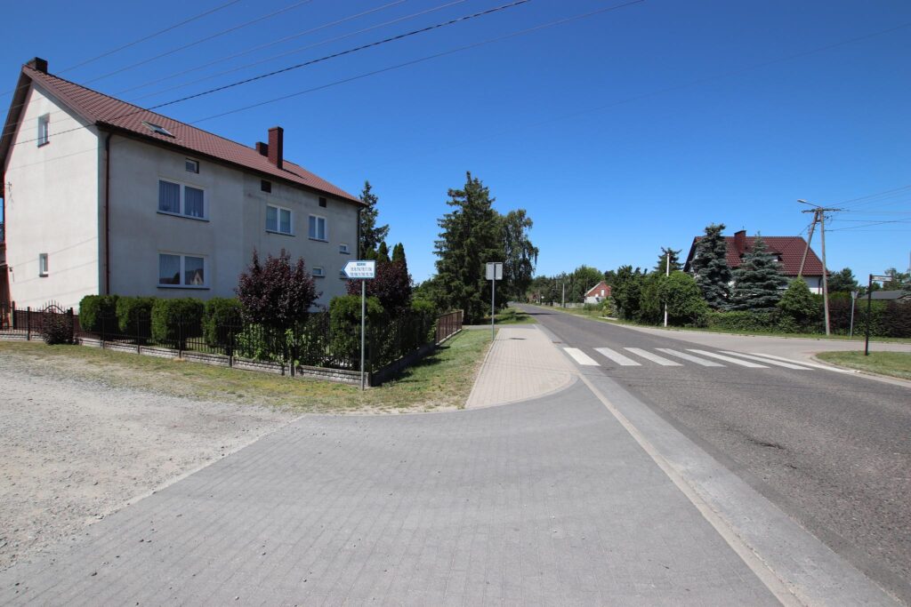 Zadbany bliźniak 90 m² z garażem i ogrodem - zdjęcie 2