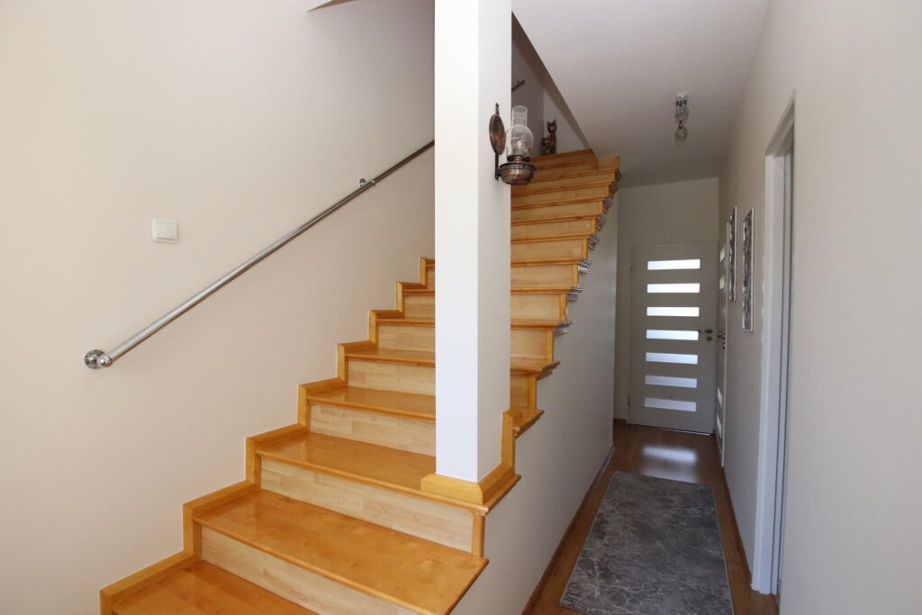 Zadbany bliźniak 90 m² z garażem i ogrodem - zdjęcie 11