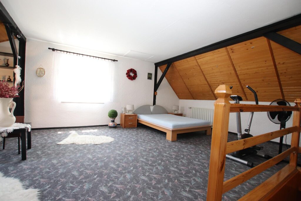 Zadbany bliźniak 90 m² z garażem i ogrodem - zdjęcie 17