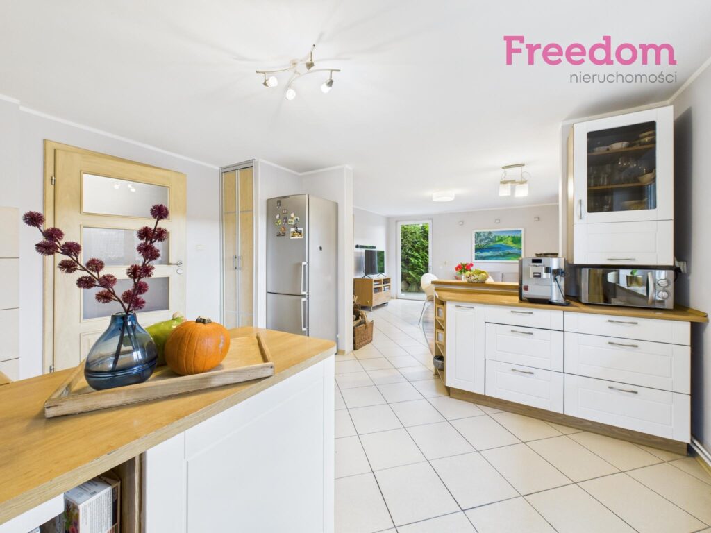 Dom w spokojnej okolicy, gotowy do zamieszkania. - zdjęcie 13