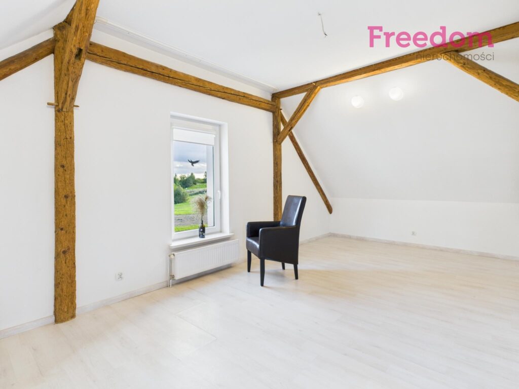 Dom w spokojnej okolicy, gotowy do zamieszkania. - zdjęcie 9