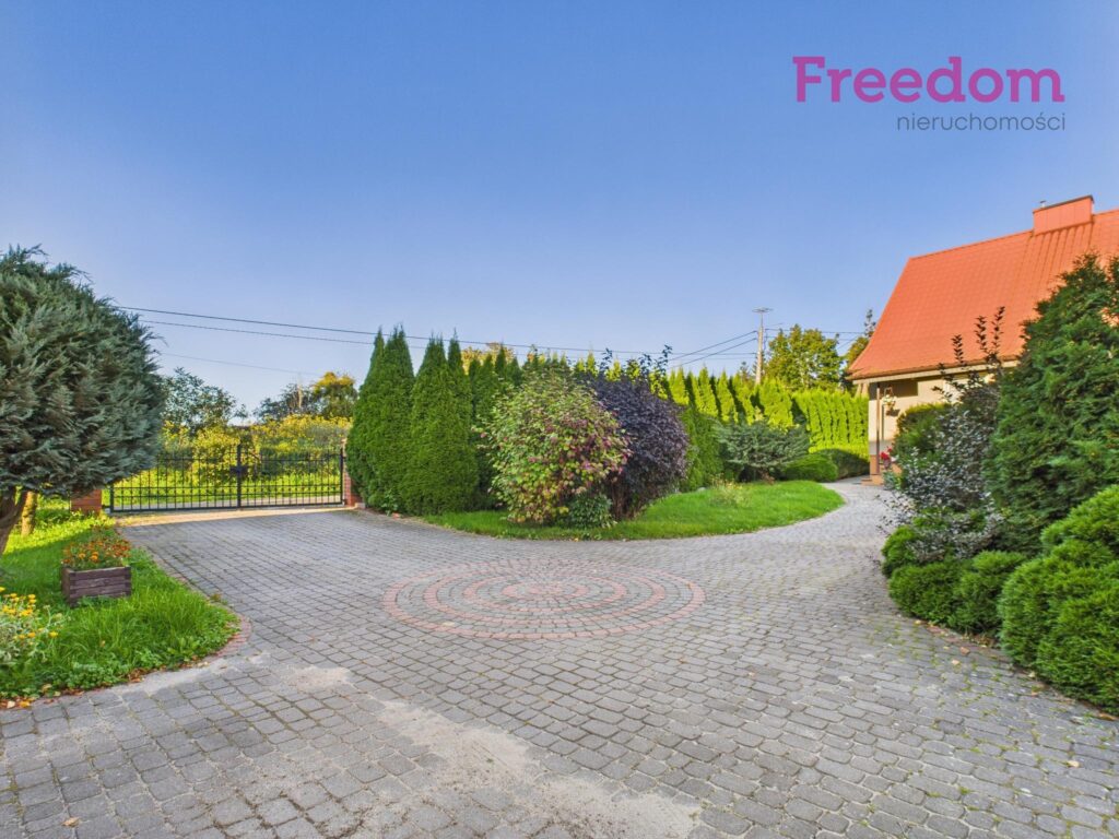 Dom w spokojnej okolicy, gotowy do zamieszkania. - zdjęcie 1