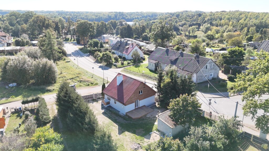 Dom wolnostojący blisko jeziora w Przezmarku. - zdjęcie 13