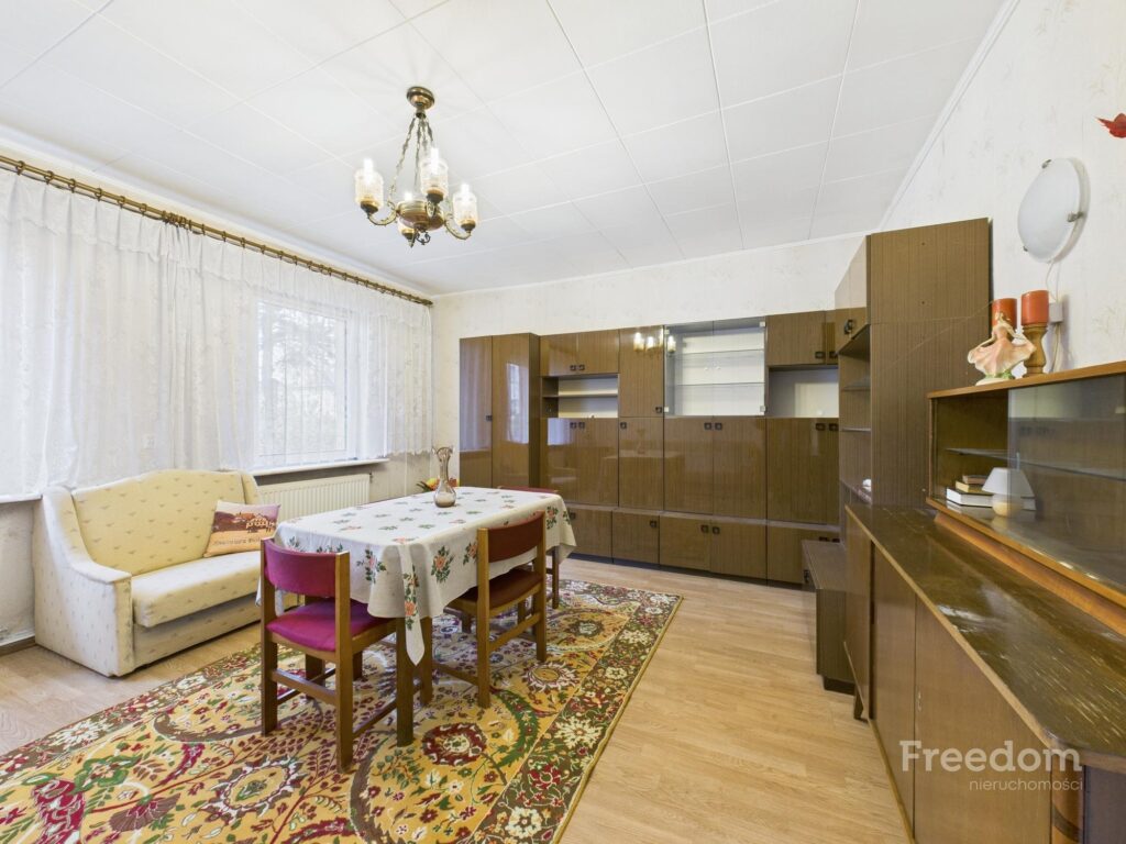 Na sprzedaż dom z piękna działką w Pile - zdjęcie 4