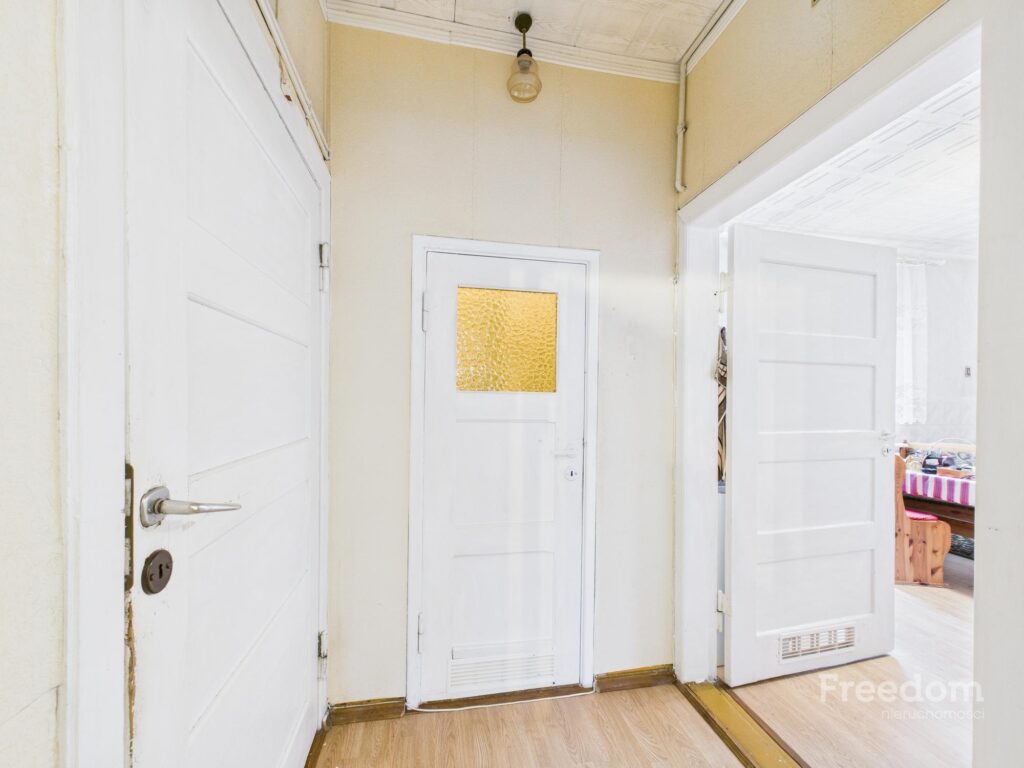 Na sprzedaż dom z piękna działką w Pile - zdjęcie 6