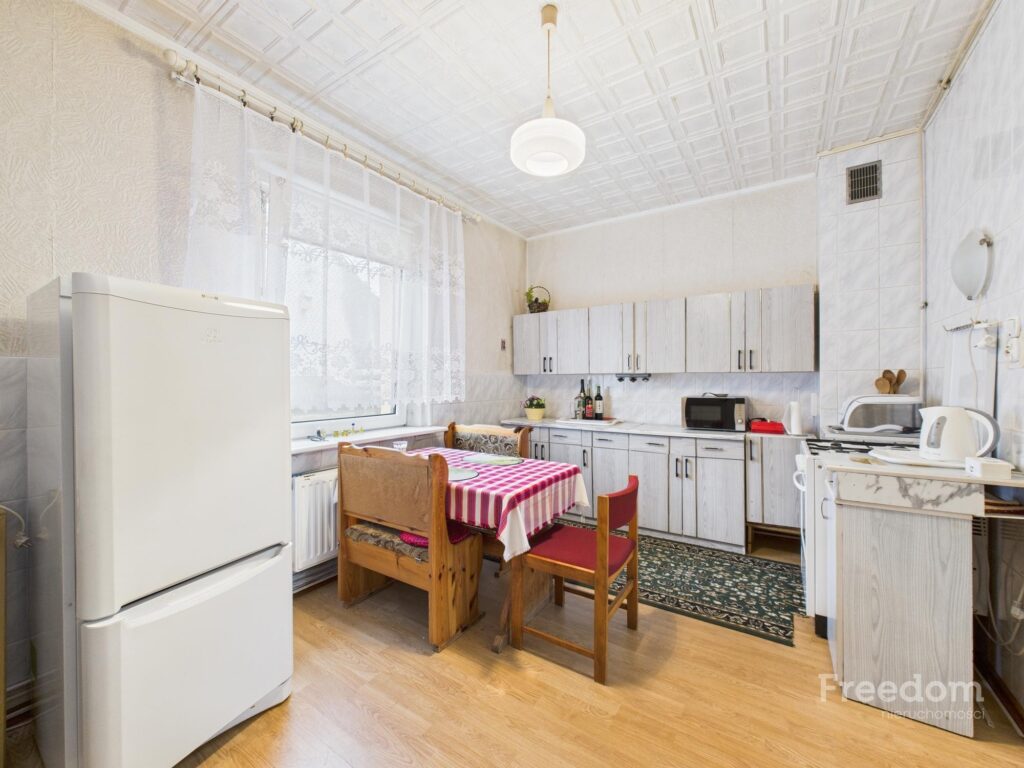 Na sprzedaż dom z piękna działką w Pile - zdjęcie 9