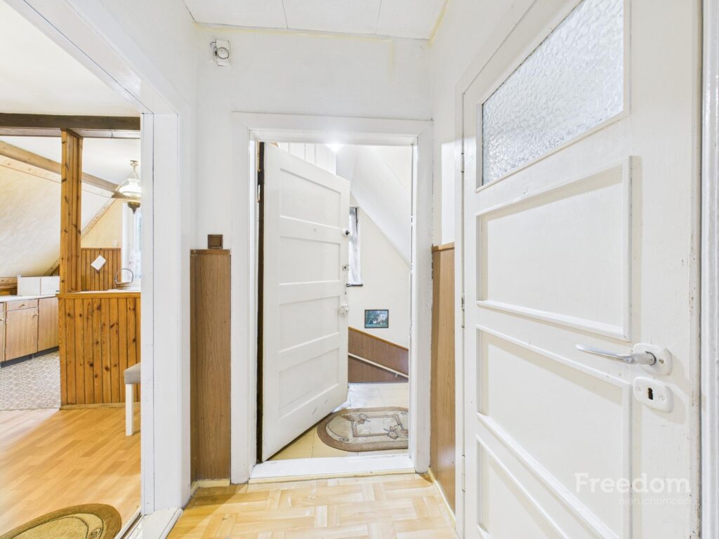 Na sprzedaż dom z piękna działką w Pile - zdjęcie 16