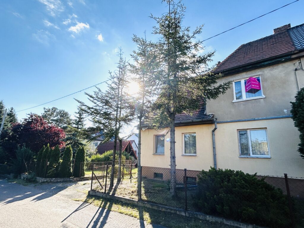 Na sprzedaż dom z piękna działką w Pile - zdjęcie 2