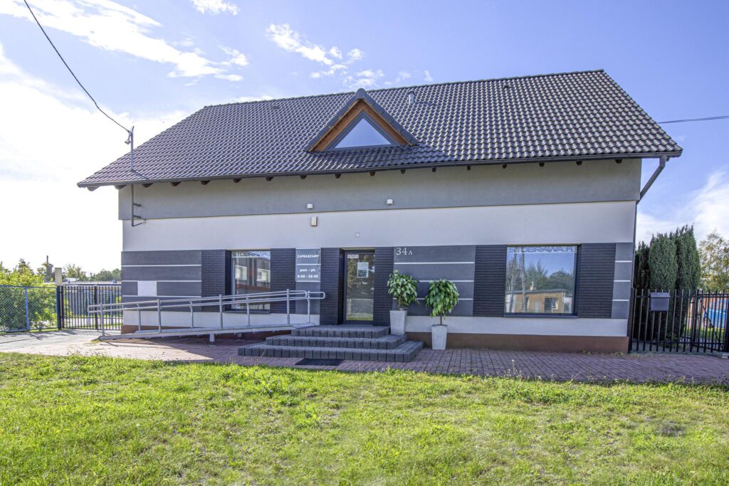 Budynek biurowo-usługowo- handlowy   z garażem - zdjęcie 3