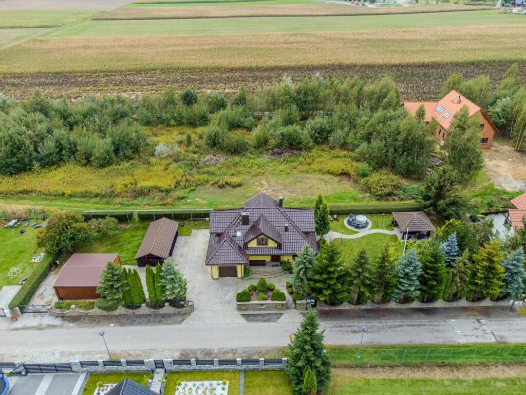 Przestronny, energooszczędny dom z ogrodem i garaż - zdjęcie 4