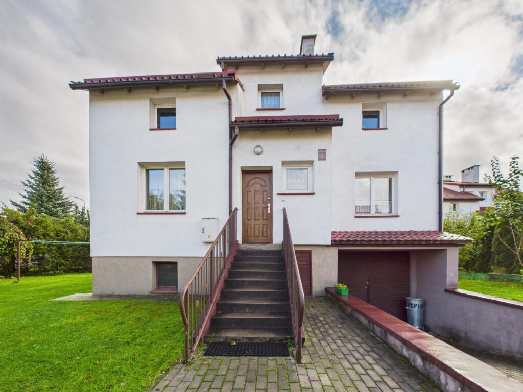 Dom w Olsztynku z ogrodem i tarasem - zdjęcie 1