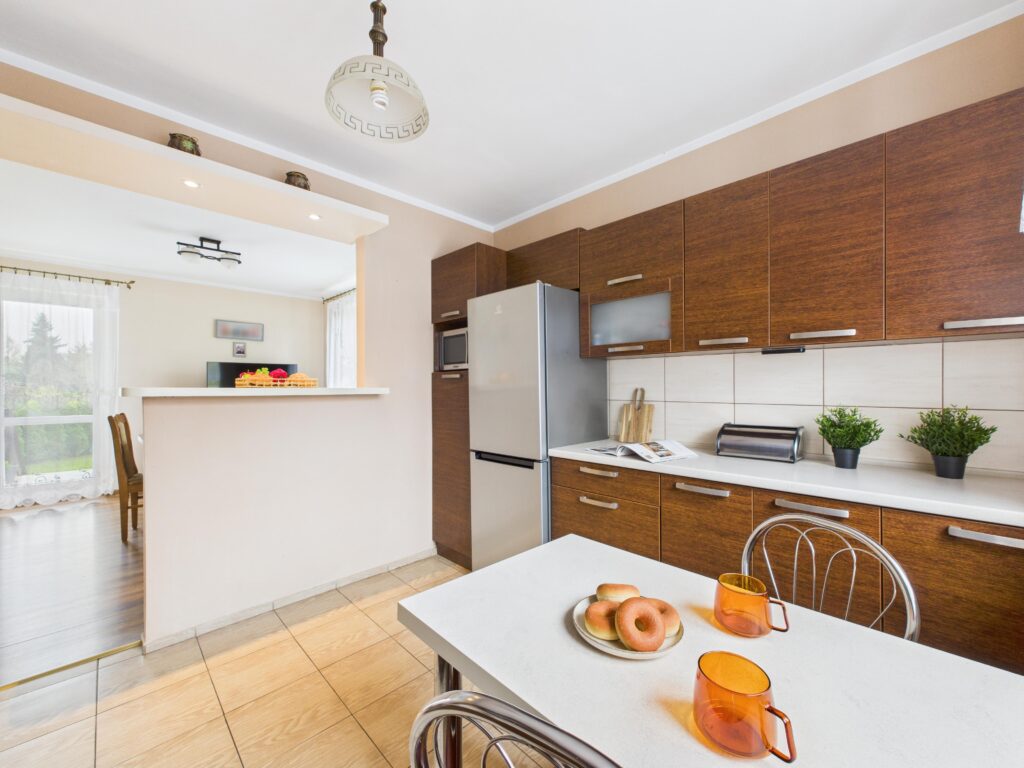 Dom w Olsztynku z ogrodem i tarasem - zdjęcie 4