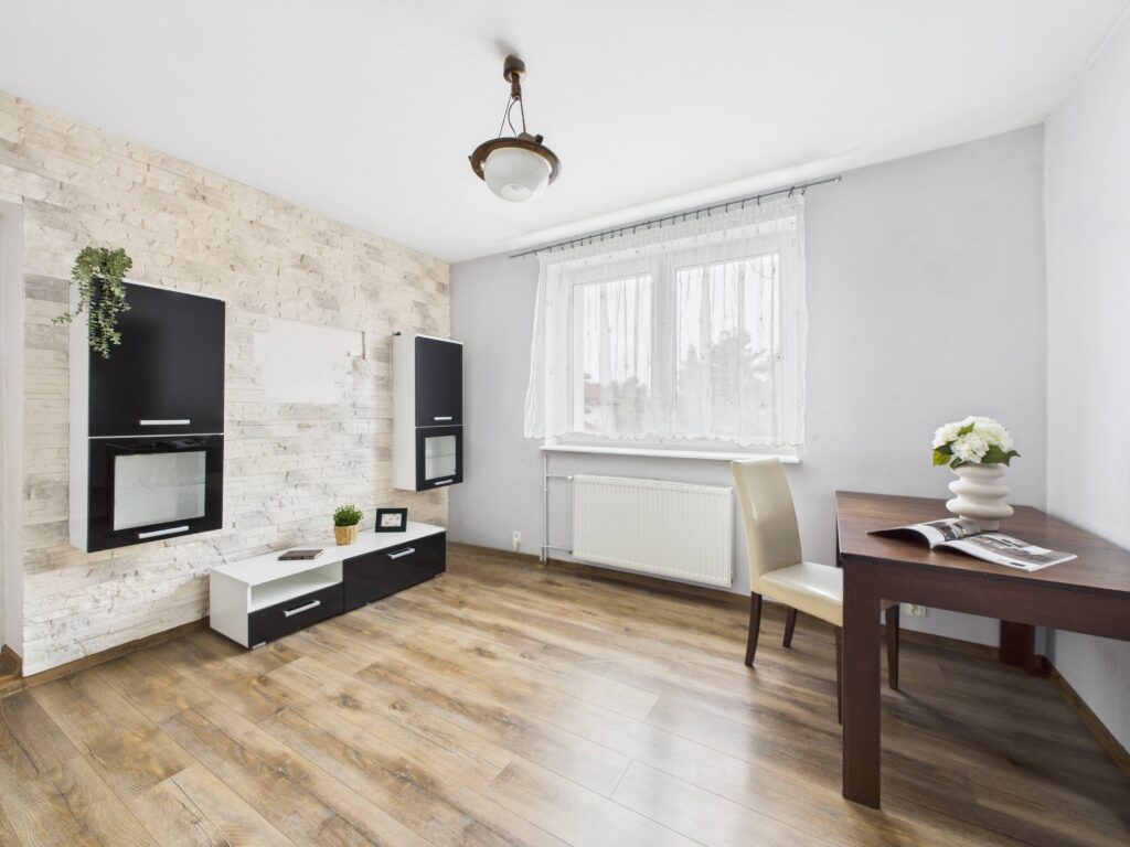 Dom w Olsztynku z ogrodem i tarasem - zdjęcie 7