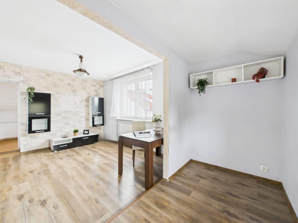 Dom w Olsztynku z ogrodem i tarasem - zdjęcie 8