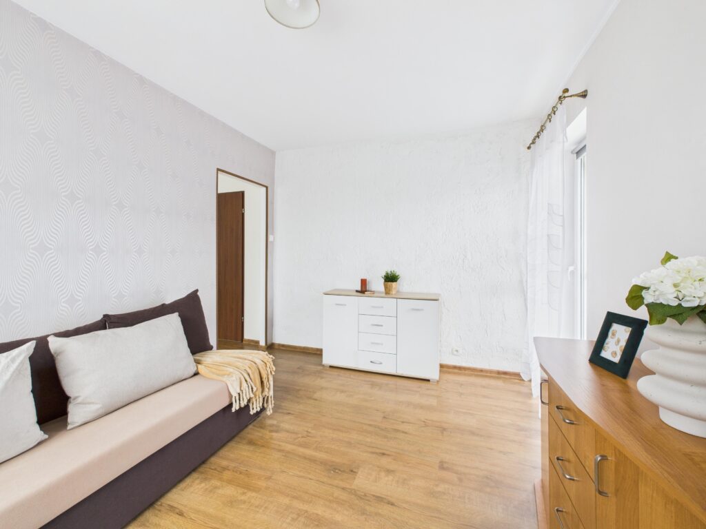 Dom w Olsztynku z ogrodem i tarasem - zdjęcie 11