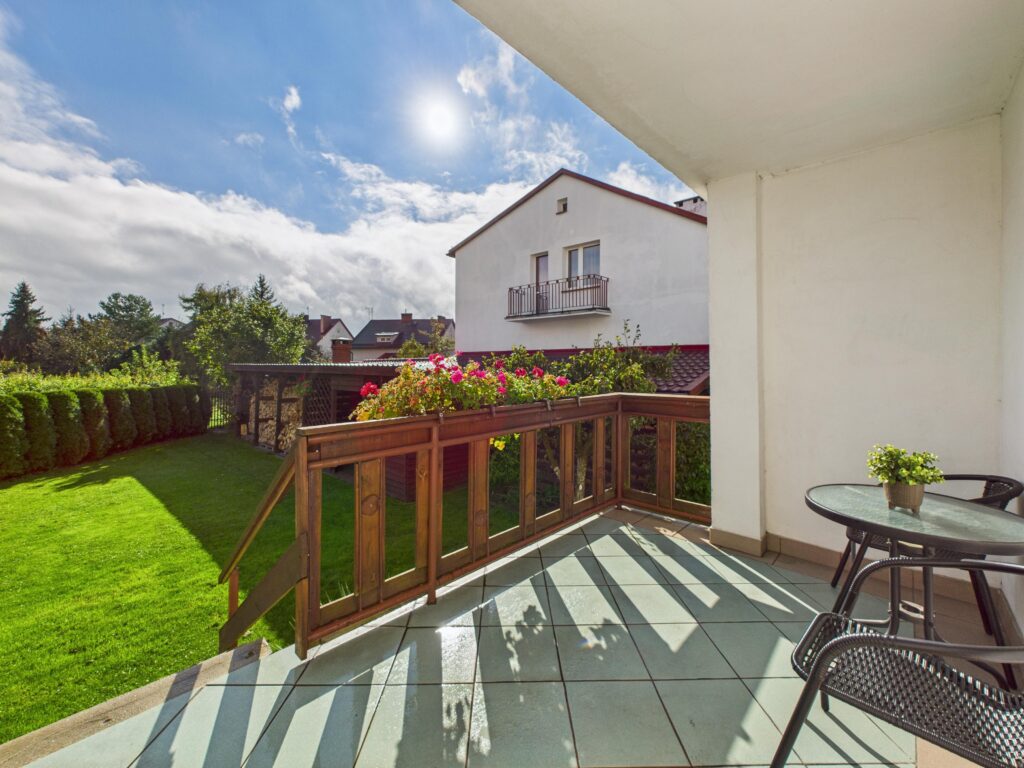 Dom w Olsztynku z ogrodem i tarasem - zdjęcie 16