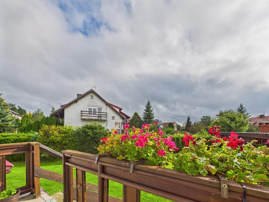 Dom w Olsztynku z ogrodem i tarasem - zdjęcie 18