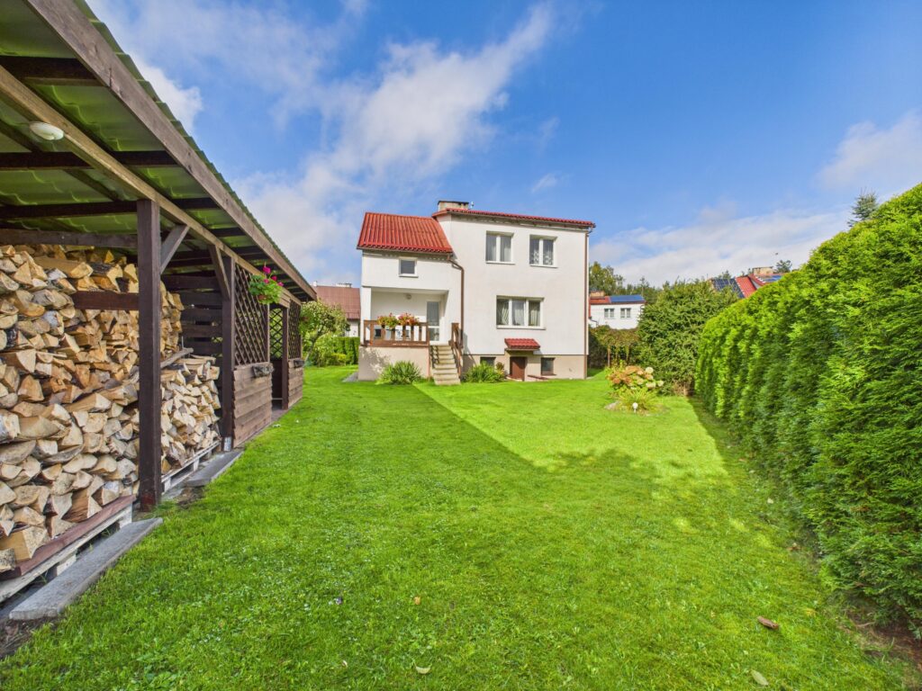 Dom w Olsztynku z ogrodem i tarasem - zdjęcie 19