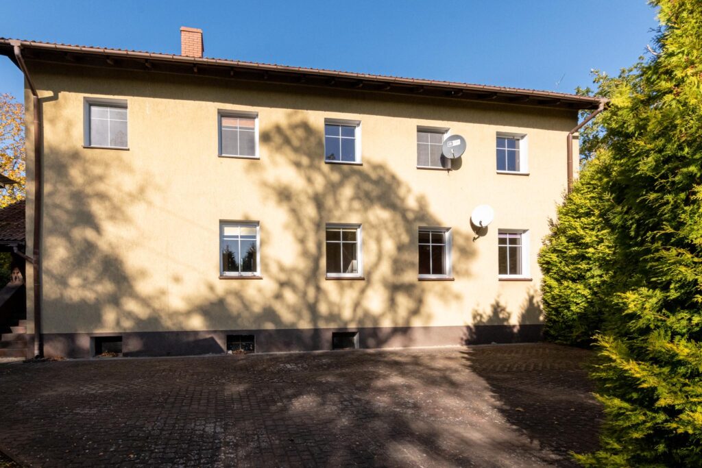 Dom wolnostojący w Dobrzycy Osiedle Leśne - zdjęcie 2