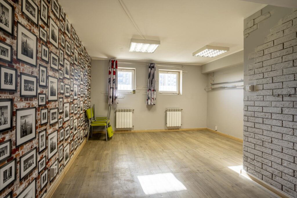 NIŻSZA CENA- Dwa lokale usługowe na os.Baranki - zdjęcie 1