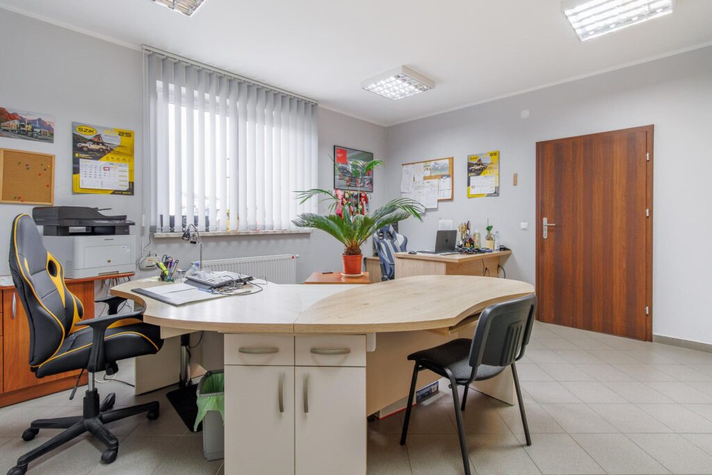 Gotowy kompleks serwisowo-biurowy w Lubzinie! - zdjęcie 26