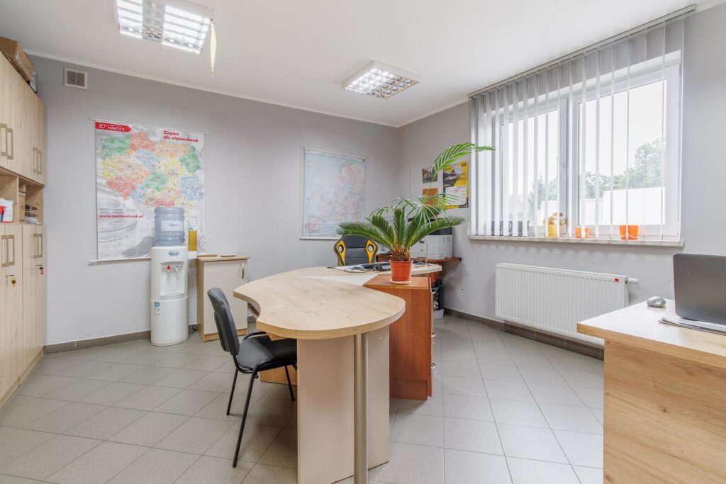Gotowy kompleks serwisowo-biurowy w Lubzinie! - zdjęcie 27