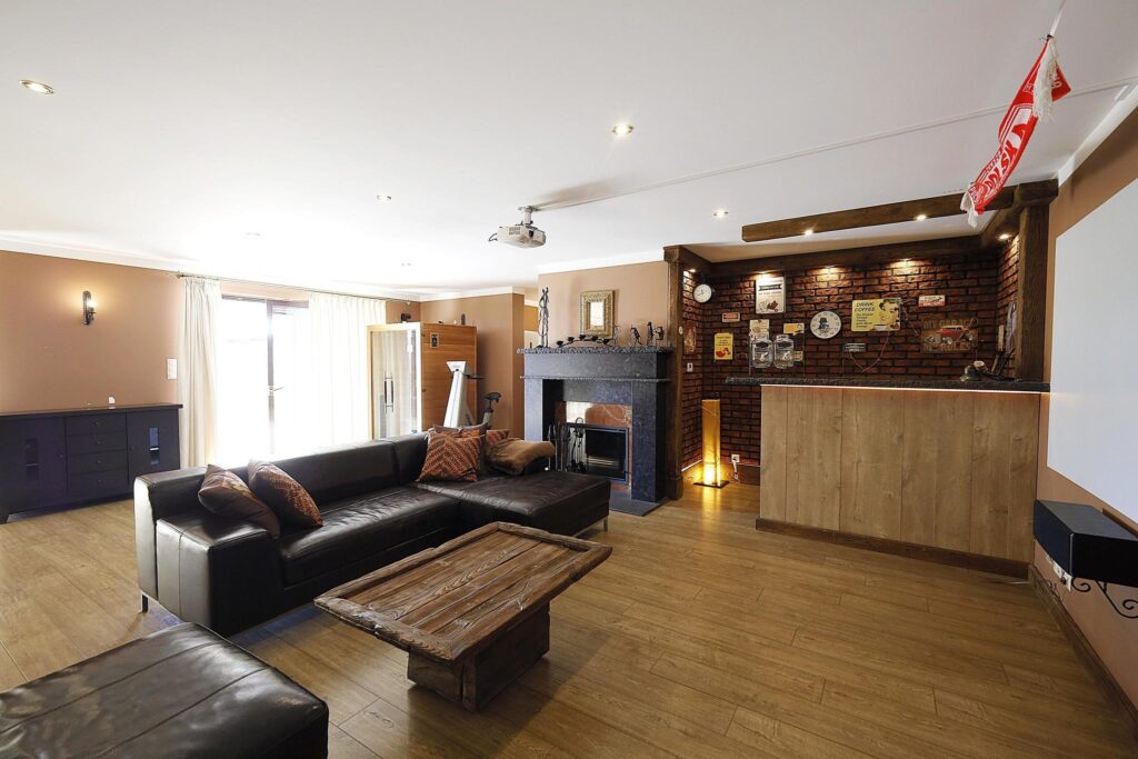 Ekskluzywna rezydencja z basenem do wynajęcia - zdjęcie 3