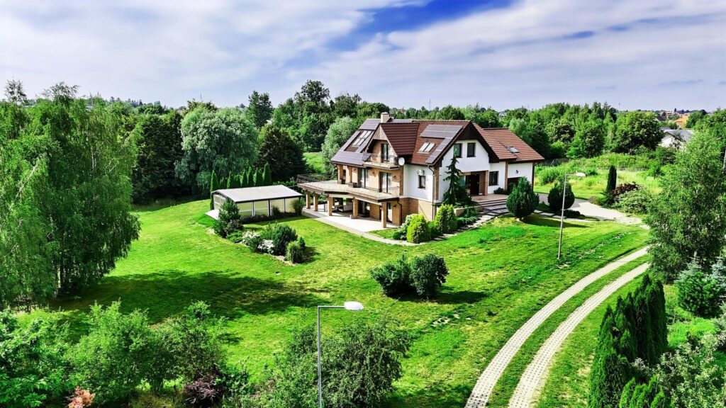 Ekskluzywna rezydencja z basenem do wynajęcia - zdjęcie 1