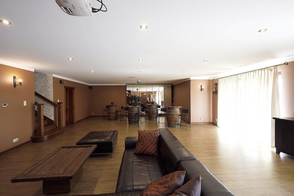 Ekskluzywna rezydencja z basenem do wynajęcia - zdjęcie 26