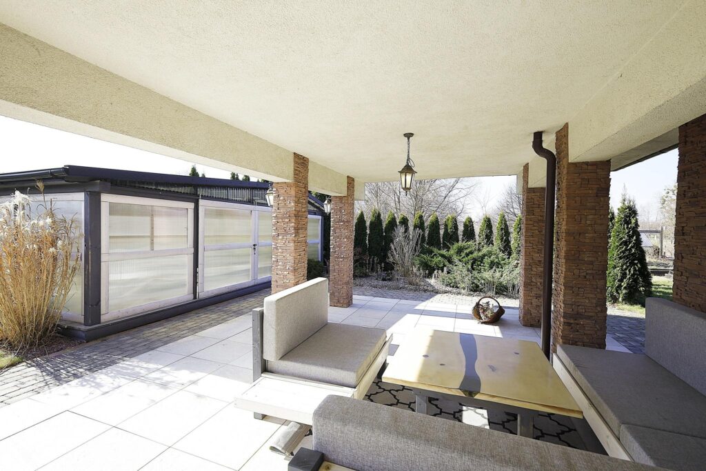 Ekskluzywna rezydencja z basenem do wynajęcia - zdjęcie 29