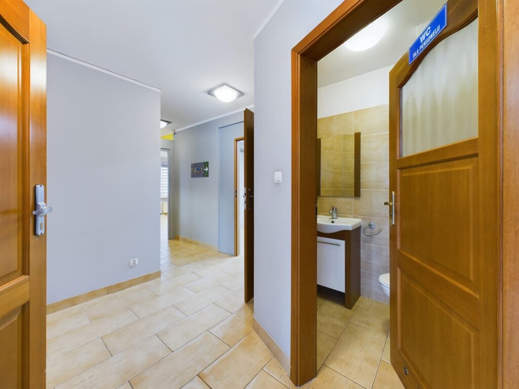 Dom z dużą ilością pokoi, duże możliwości! - zdjęcie 3