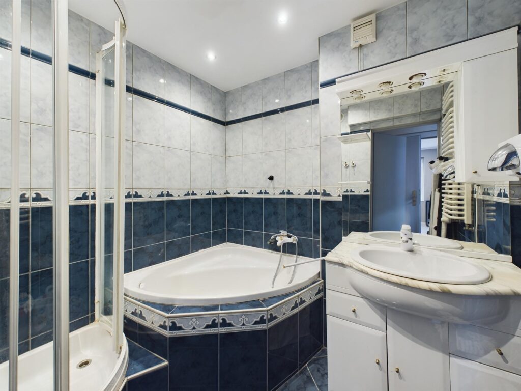 Dom z dużą ilością pokoi, duże możliwości! - zdjęcie 5