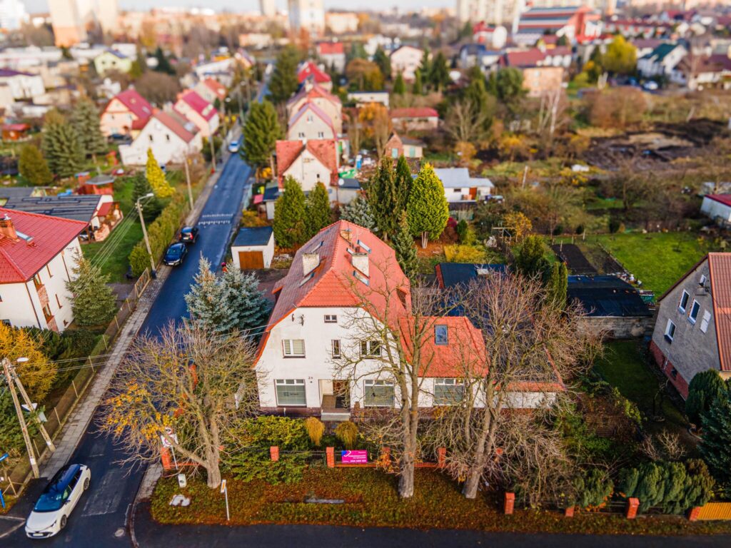 Dom z dużą ilością pokoi, duże możliwości! - zdjęcie 1