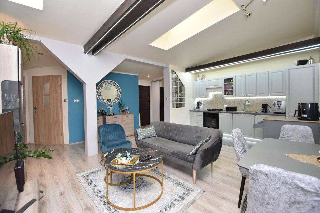 Mieszkanie 66,83 m2, 3 pokoje, poddasze - zdjęcie 1