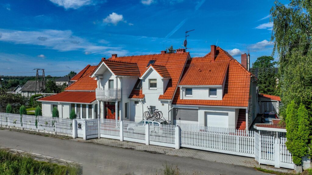Wyjątkowa Nieruchomość z basenem i ogrodem. - zdjęcie 2
