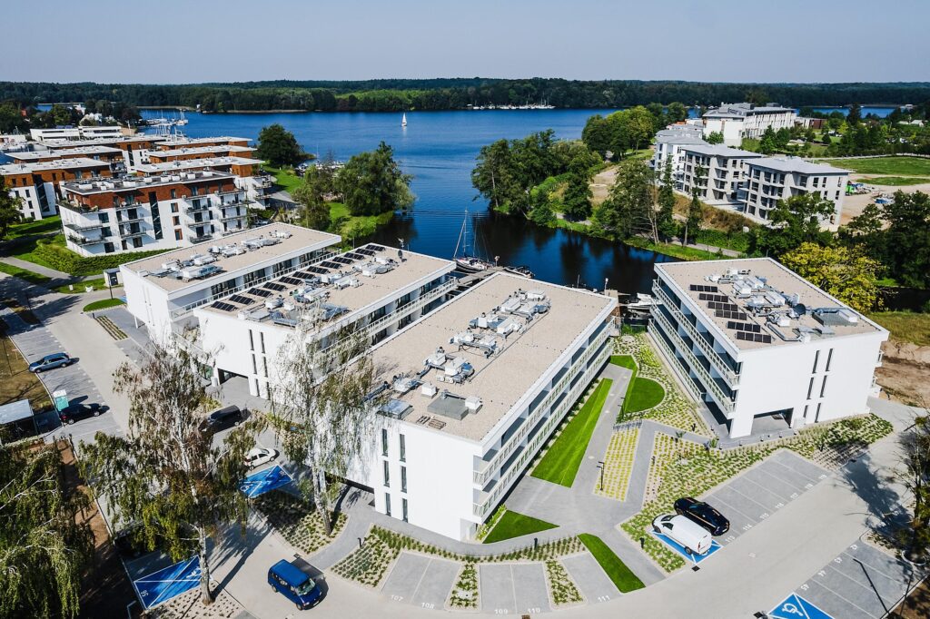 Nowoczesny apartament nad jeziorem - zdjęcie 4