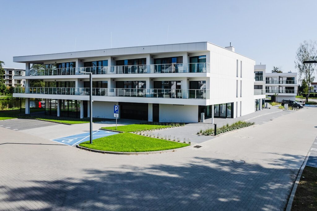 Nowoczesny apartament nad jeziorem - zdjęcie 3