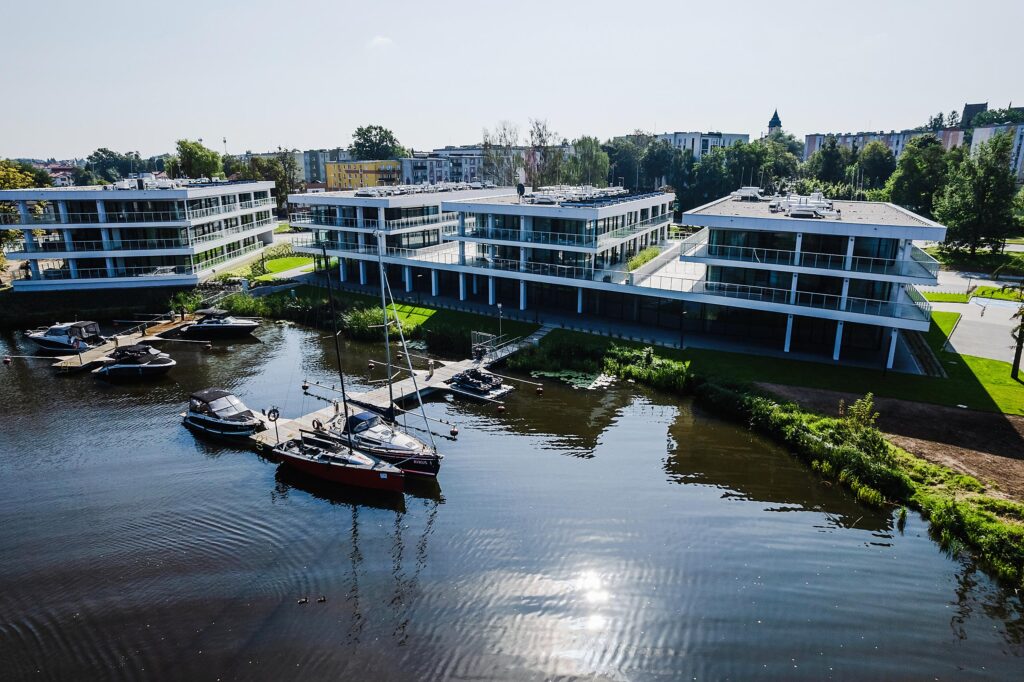 Nowoczesny apartament nad jeziorem - zdjęcie 1