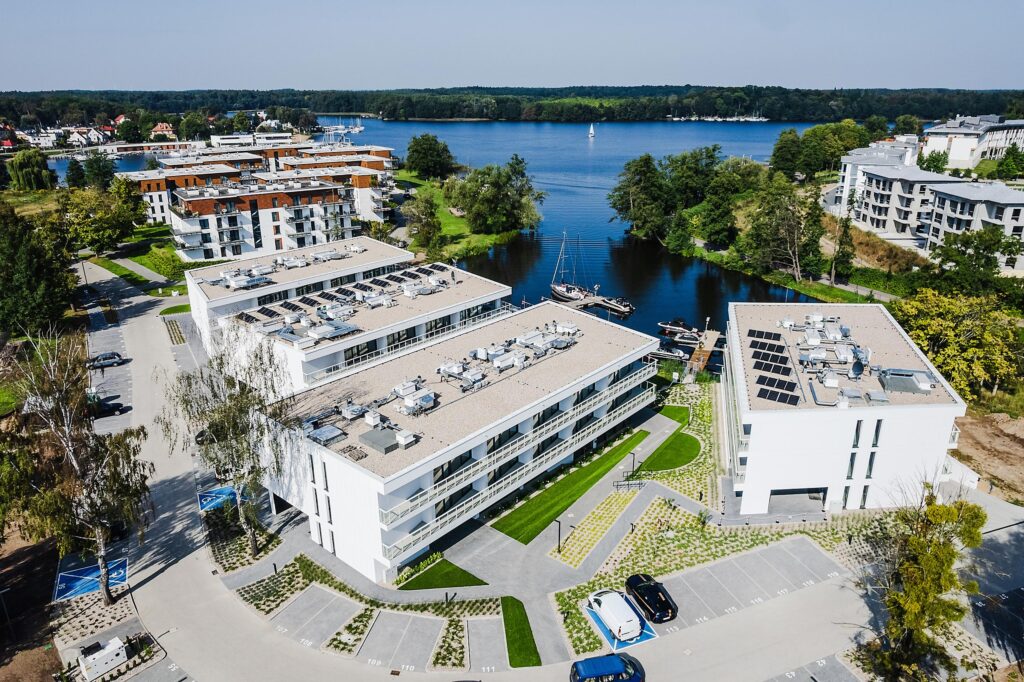 Nowoczesny apartament nad jeziorem - zdjęcie 3