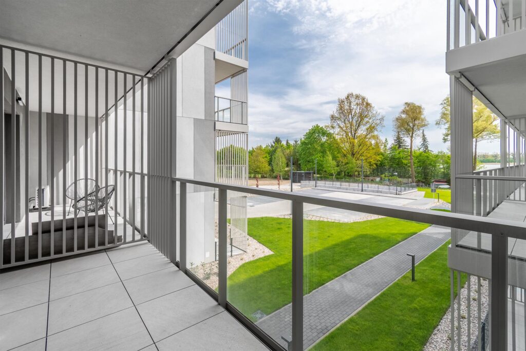 Nowoczesny apartament nad jeziorem - zdjęcie 1