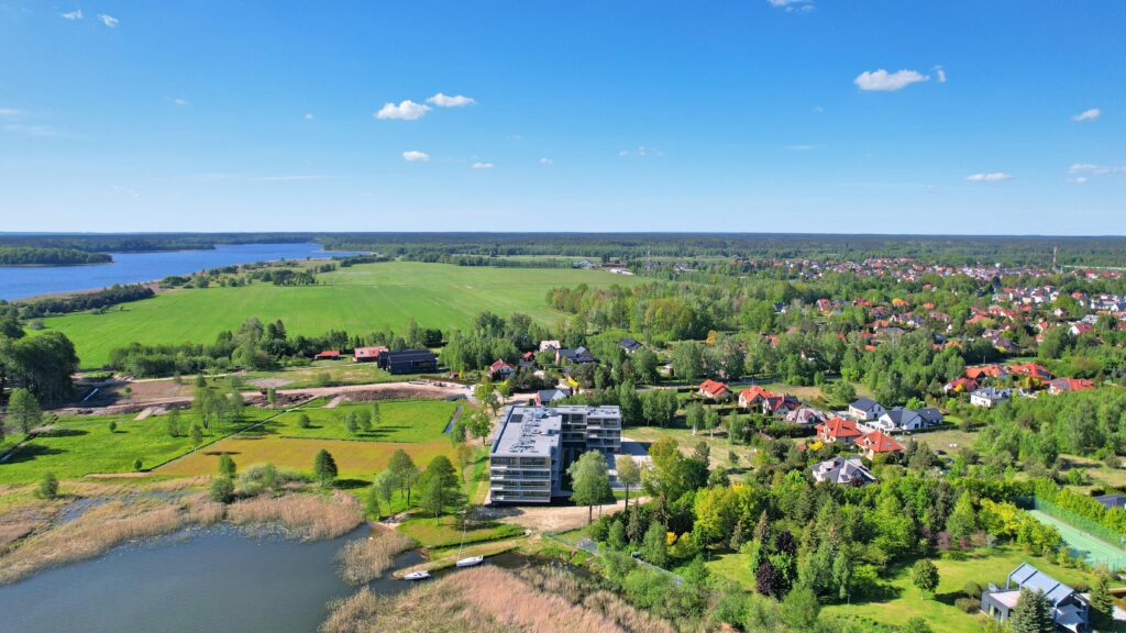 Nowoczesny apartament nad jeziorem - zdjęcie 21