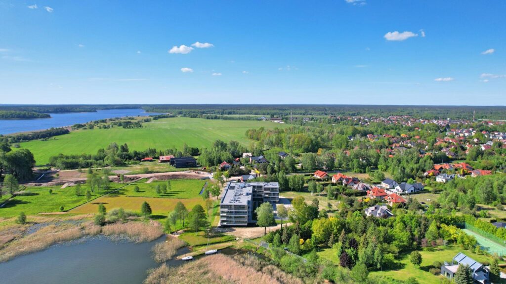 Nowoczesny apartament nad jeziorem - zdjęcie 17