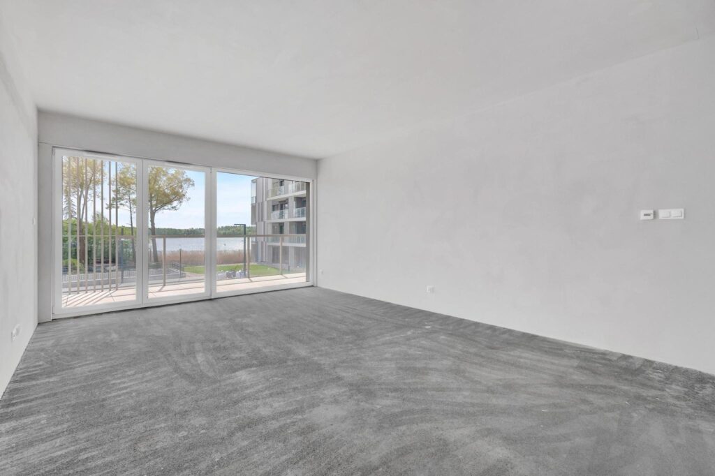 Nowoczesny apartament nad jeziorem - zdjęcie 4