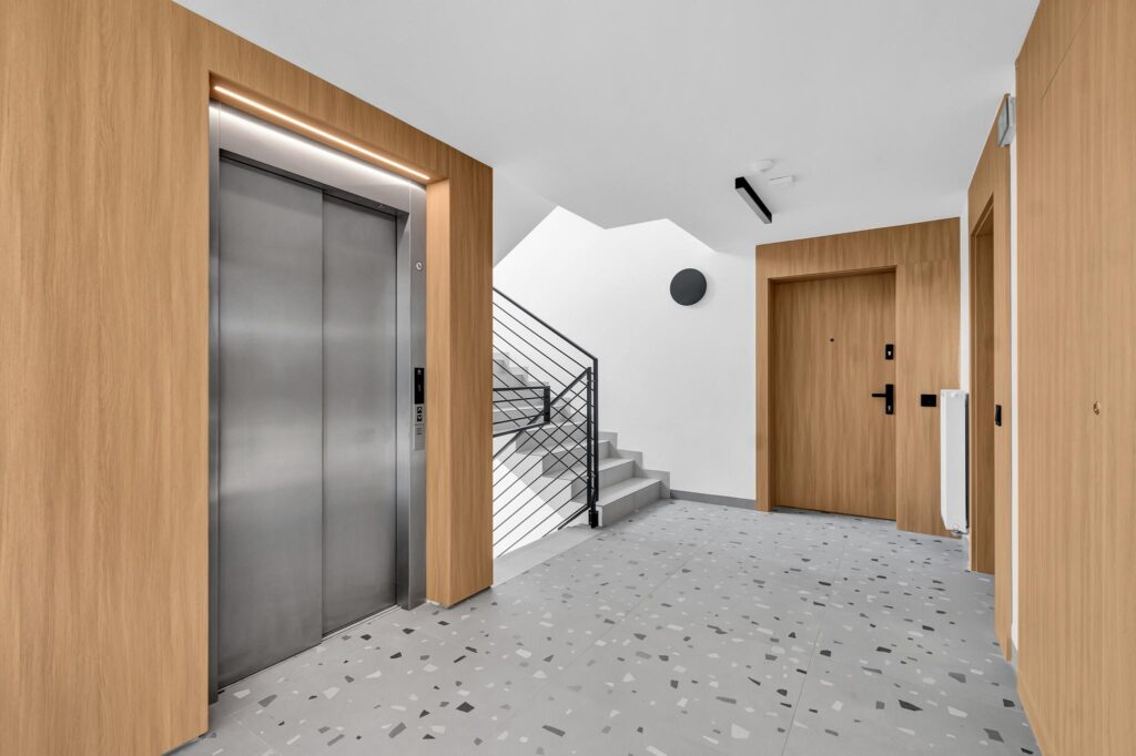 Nowoczesny apartament nad jeziorem - zdjęcie 8