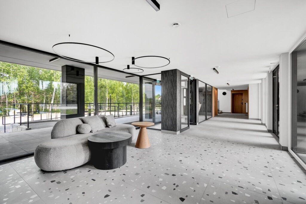 Gotowy do wprowadzenia apartament nad jeziorem - zdjęcie 23