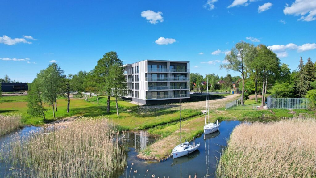 Gotowy do wprowadzenia apartament nad jeziorem - zdjęcie 17