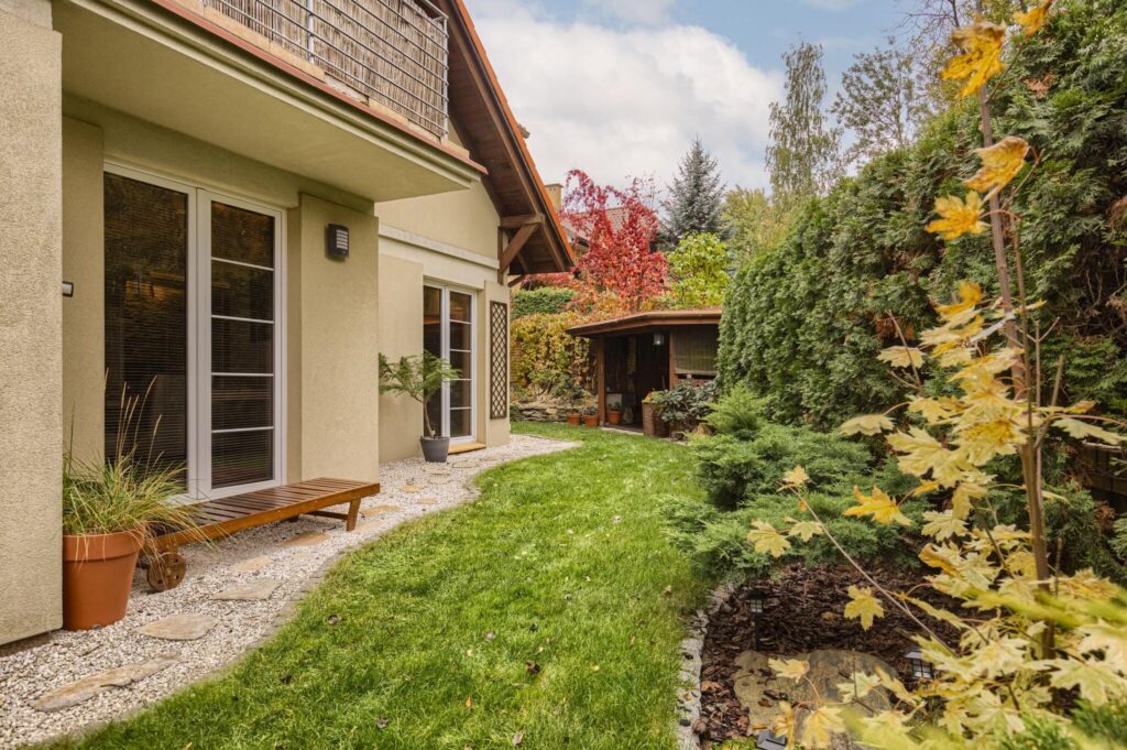 Dom w otoczeniu zieleni. - zdjęcie 31