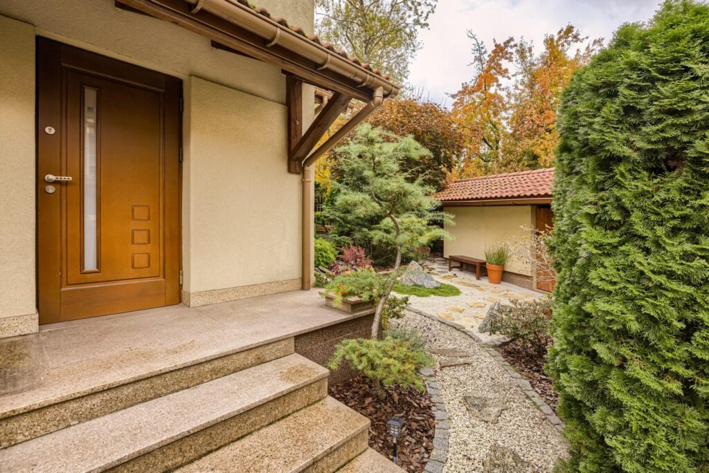 Dom w otoczeniu zieleni. - zdjęcie 36