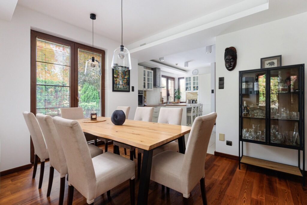 Dom w otoczeniu zieleni. - zdjęcie 1