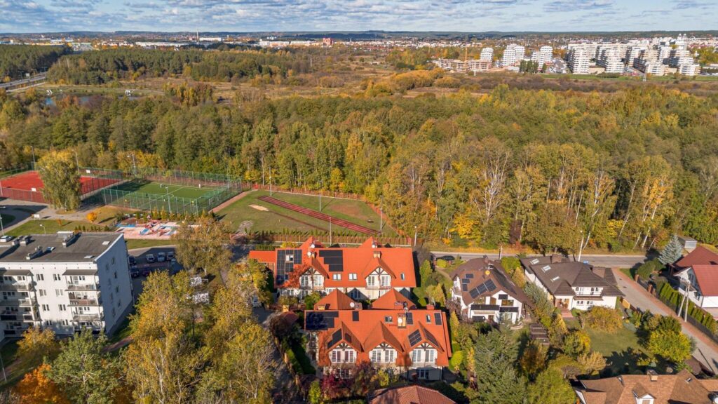 Dom w otoczeniu zieleni. - zdjęcie 41